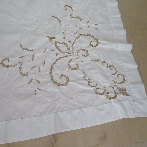 Vintage White Cotton Battenburg Lace Embroidered Cutwork Tablecloth Floral Desig - Picture 4 of 11